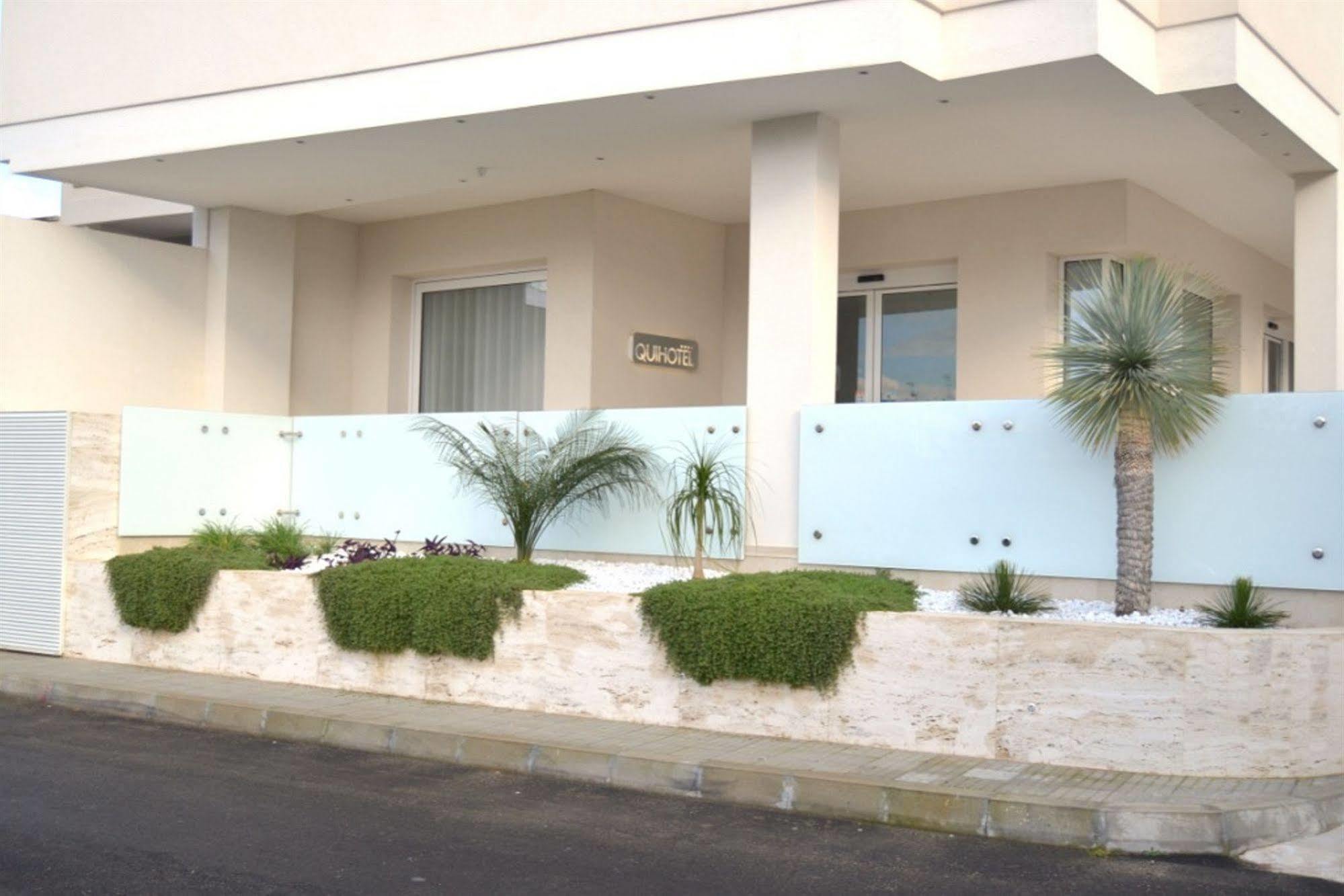 Quihotel Porto Cesareo Buitenkant foto