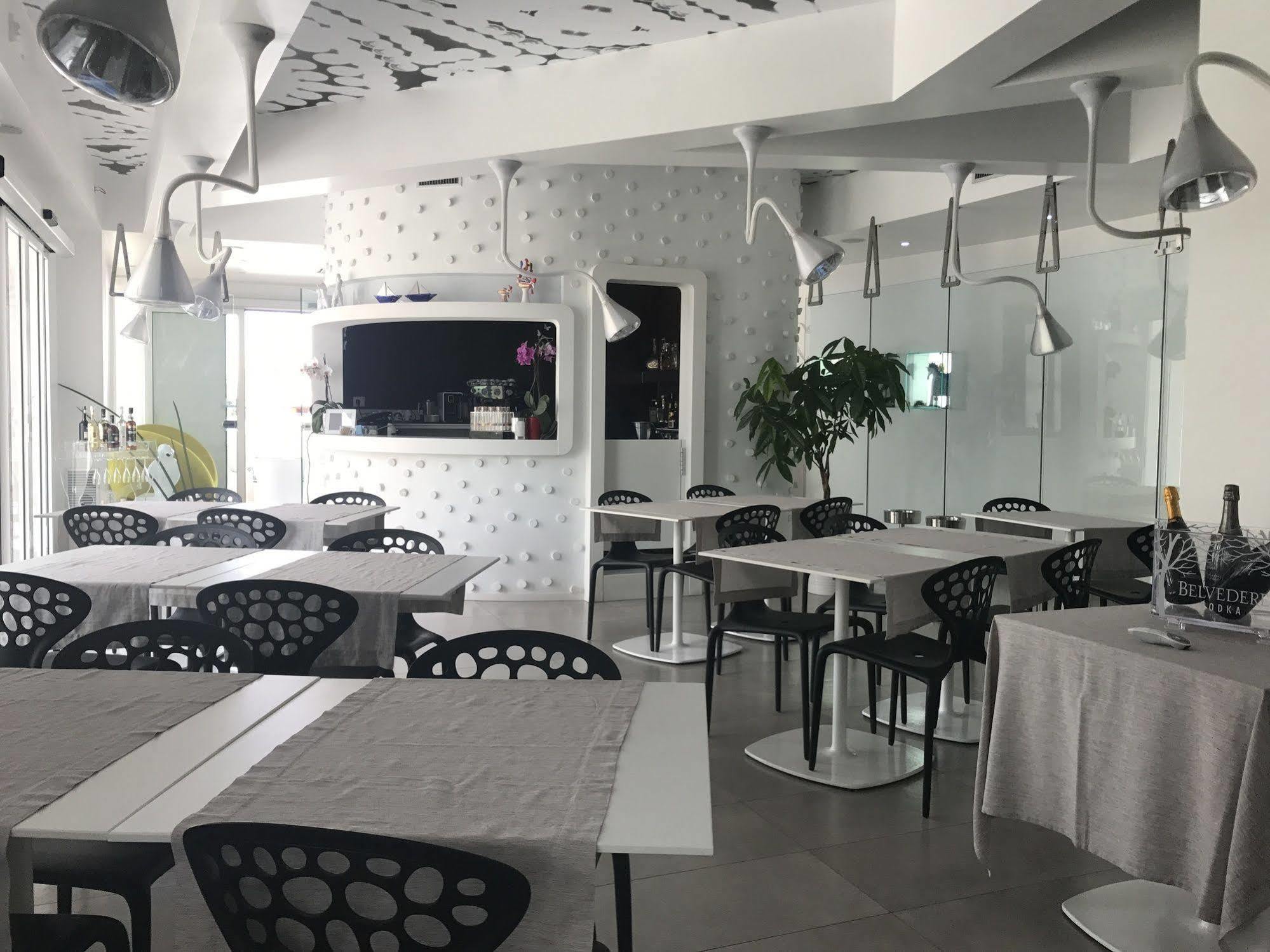 Quihotel Porto Cesareo Buitenkant foto
