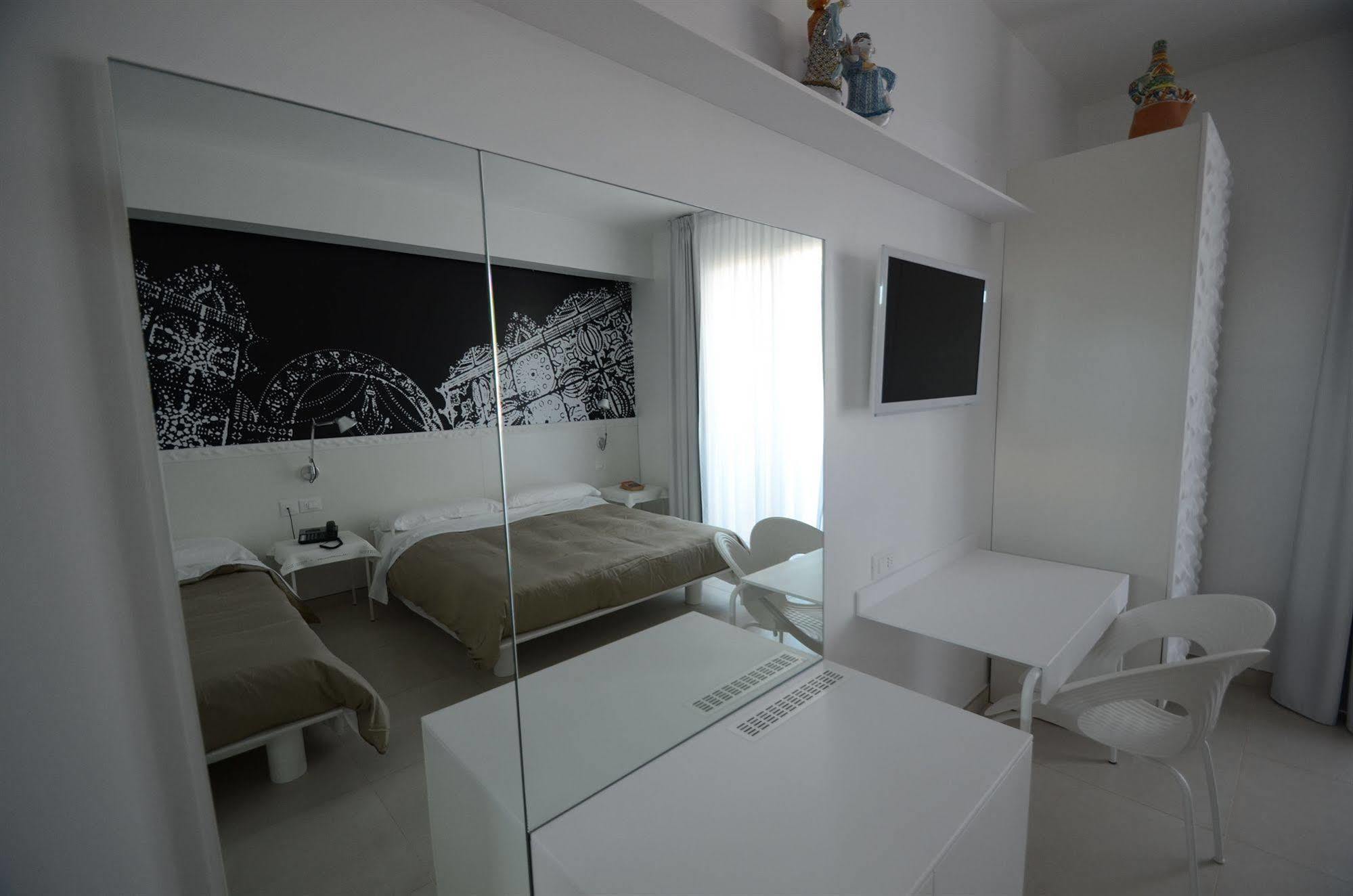 Quihotel Porto Cesareo Buitenkant foto