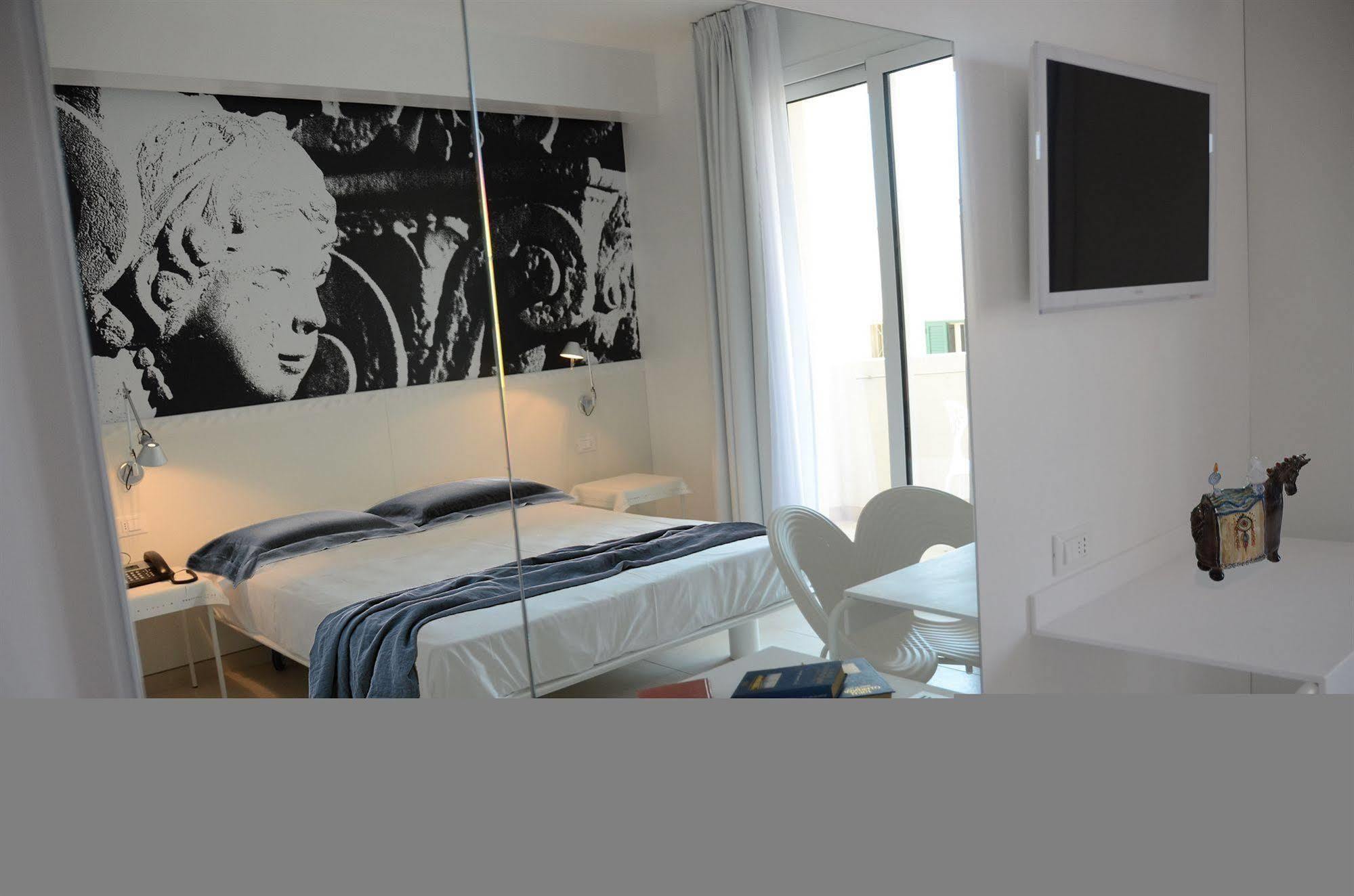 Quihotel Porto Cesareo Buitenkant foto
